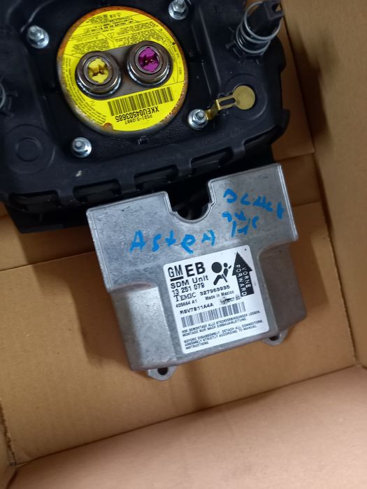 Deska rozdzielcza kokpit poduszki opel astra h 07r