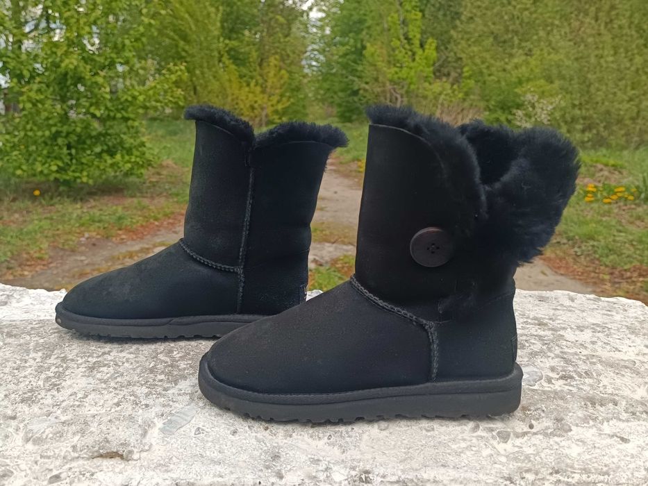 Оригінальні замшеві черевики UGG