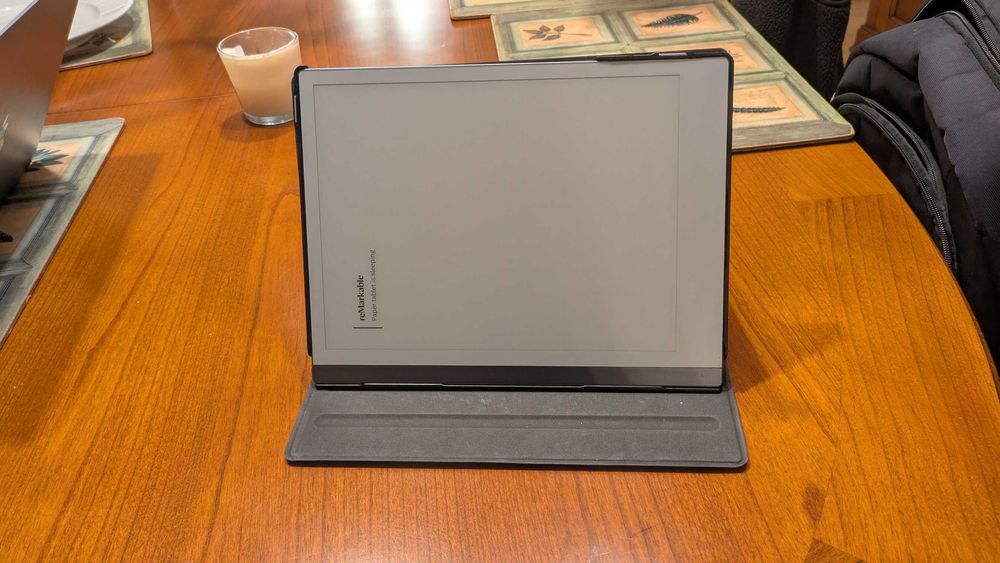 Remarkable 2 tablet e-ink do notowania + etui