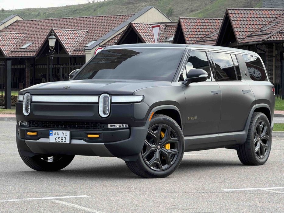 Електро позашляховик Rivian R1S