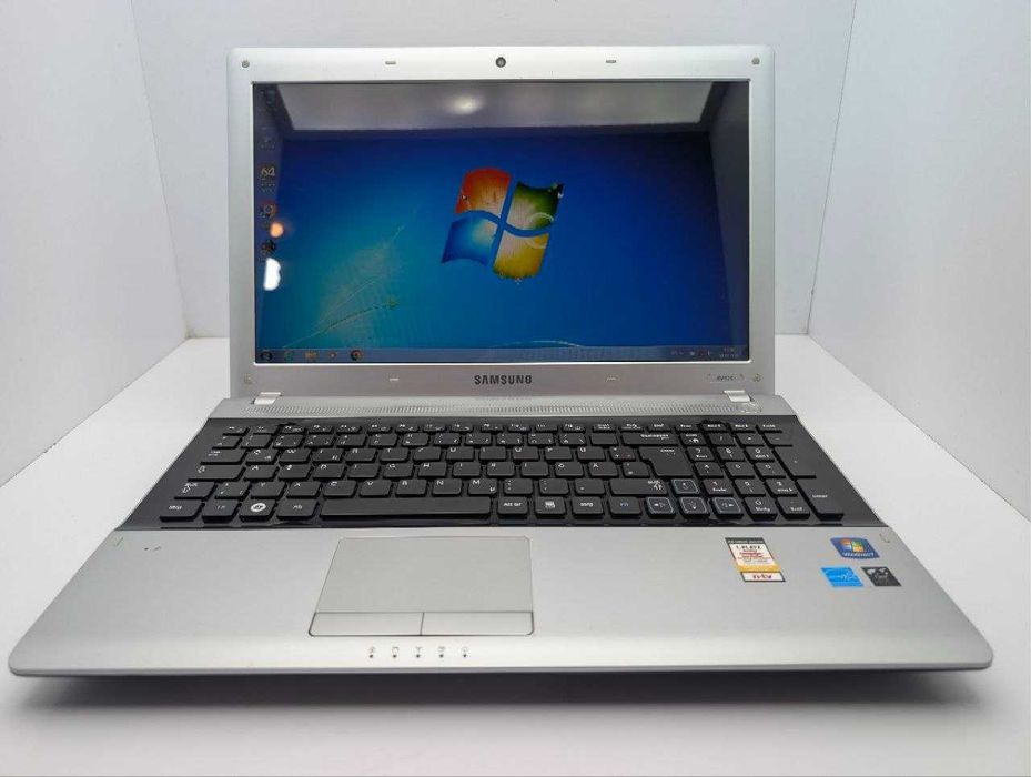 Ноутбук Samsung RV515 AMD E-450  8GB-DDR3 500GB-HDD AMD Radeon 6470M 1gb  15.6" HD