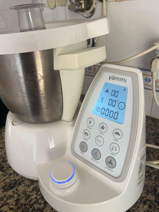 Robot de Cozinha Yãmmi 2 + Pack Completo (Livros + Formas) – Impecável