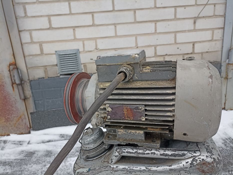 Електро двигун 2,2 ква Київ самовивіз