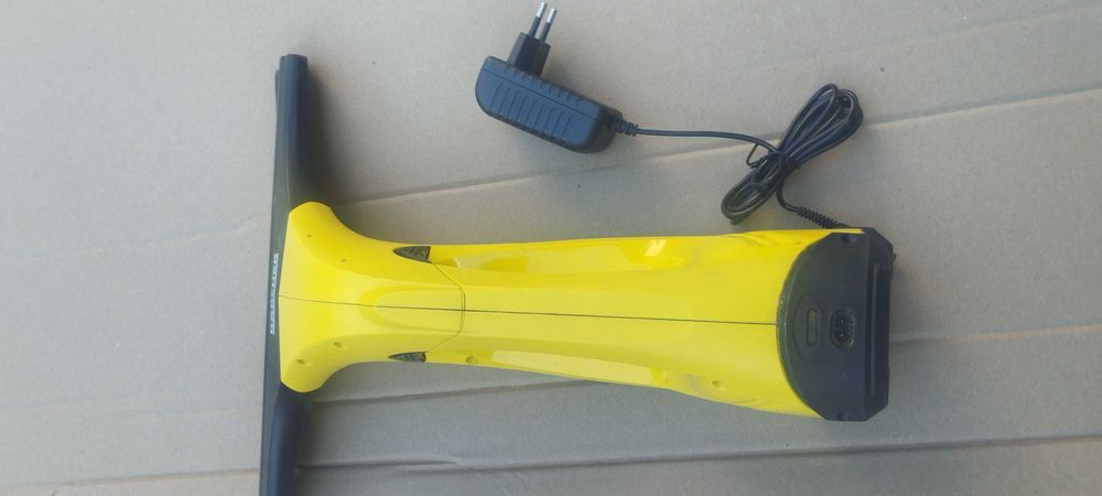 Акумуляторний віконний пилосос WV 50 plus