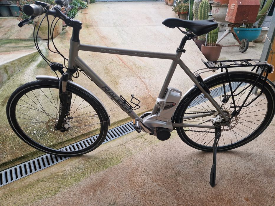 Bicicleta elétrica marca Raleigh