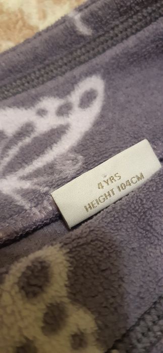 Фліска кенгурушка на дівчинку