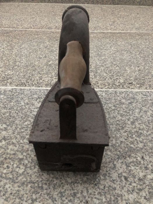 Ferros de engomar antigos