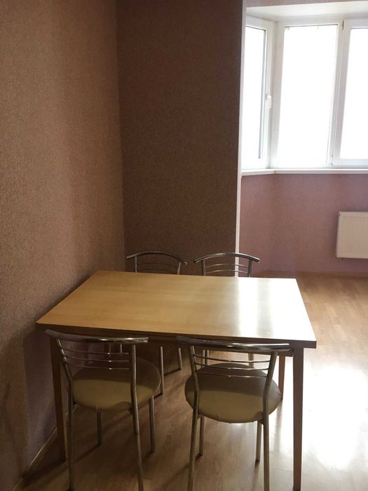 Простора 2 кім. квартира, р-н ТРЦ "Поділля Сіті", Зодчих 5.