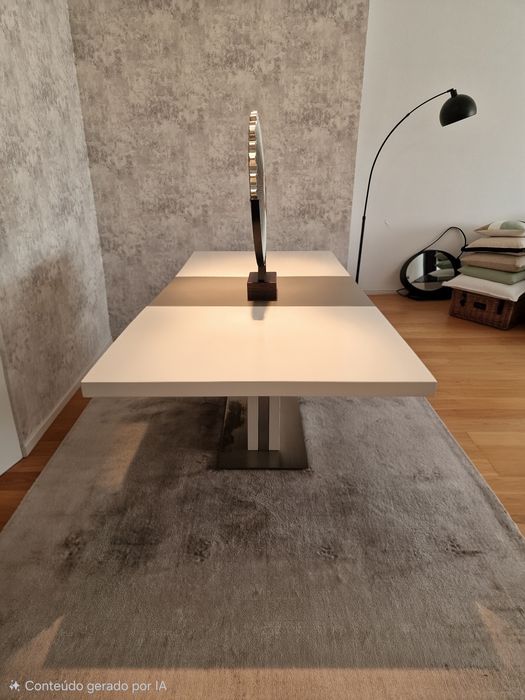 Mesa de sala de  jantar sem cadeiras