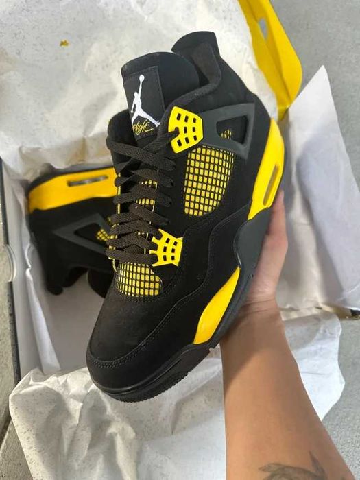 Jordan 4 Retro Thunder R.43