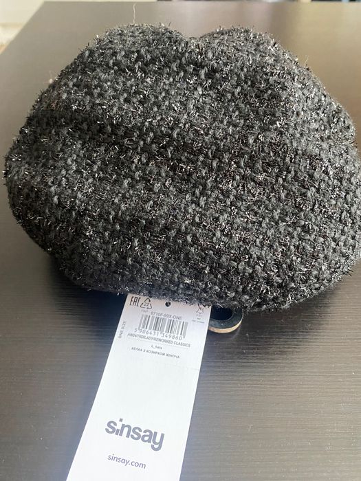 Kaszkiet damski, czarny, błyszczący