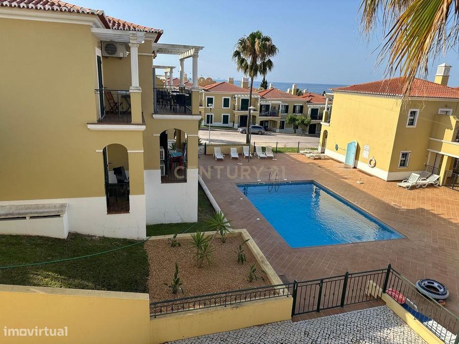 ✨ T2 com piscinas, jardins e varanda em Alporchinhos – a 3 min da prai