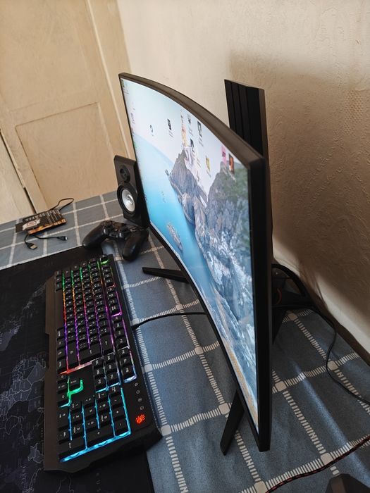 Продам ігровий ПК, GTX 1070 , xeon e 5 2670 v3 ,16 gb gddr 4 ,1 tb ssd