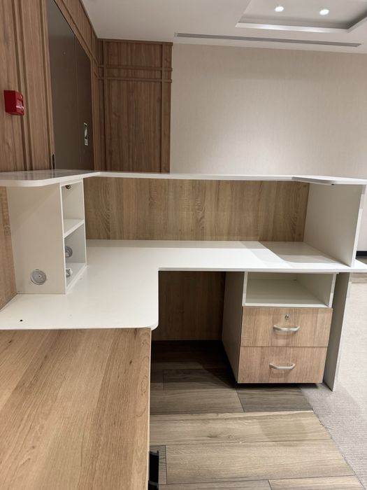 Стійка-ресепшн в ідеальному стані.