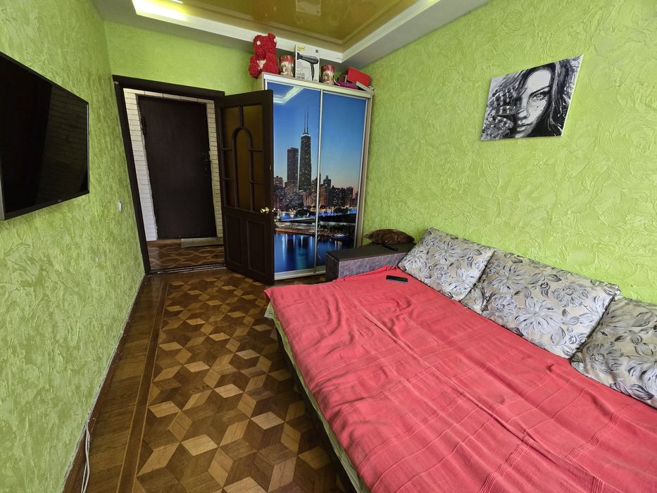 Продаж 2-х кім.квартири біля ТРК Украина