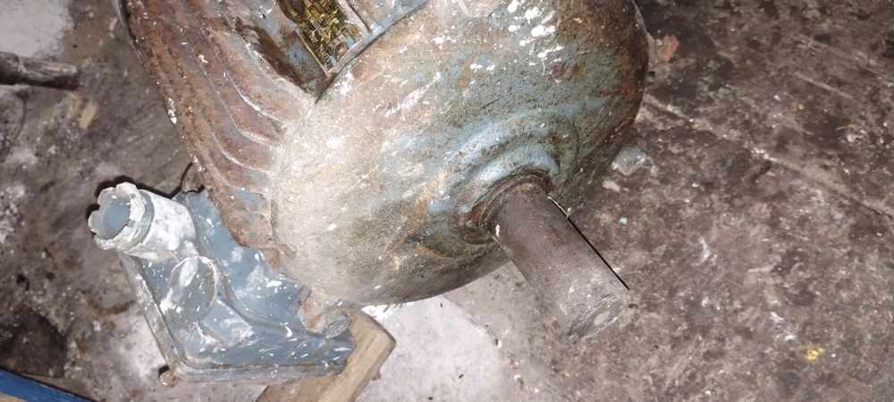 7.5кВт, один 3000об/хв,інший 1500об/хв