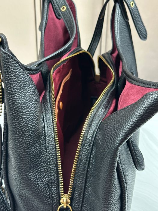 Містка жіноча шкіряна сумка Coach Willow Shoulder Bag з двома ремінцями Чорна