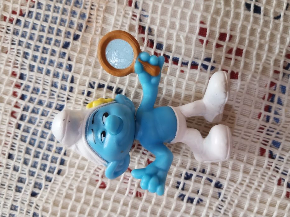 Figura Smurf Vaidade, com espelho na mão