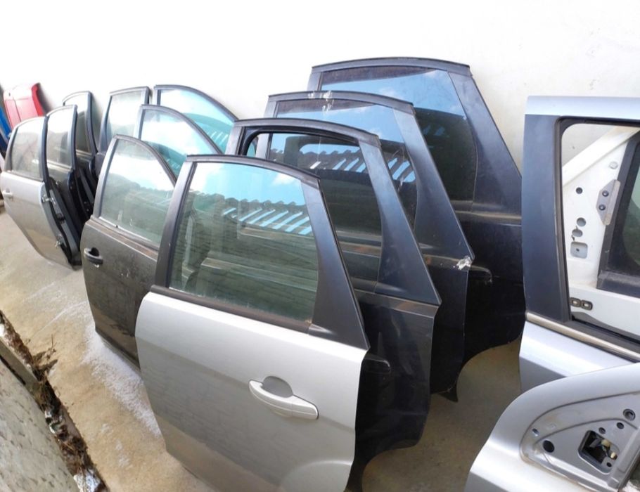 Дверка двері дверь Ford Focus2 3 C-Max Форд Фокус2 3С-Макс S-Max