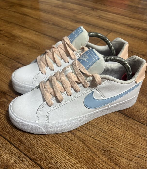 Nike Court Royale 37.5 розмір