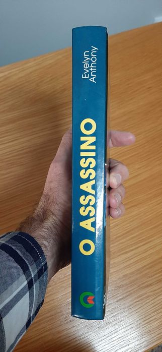 Livro "O Assassino" (Evelyn Anthony)