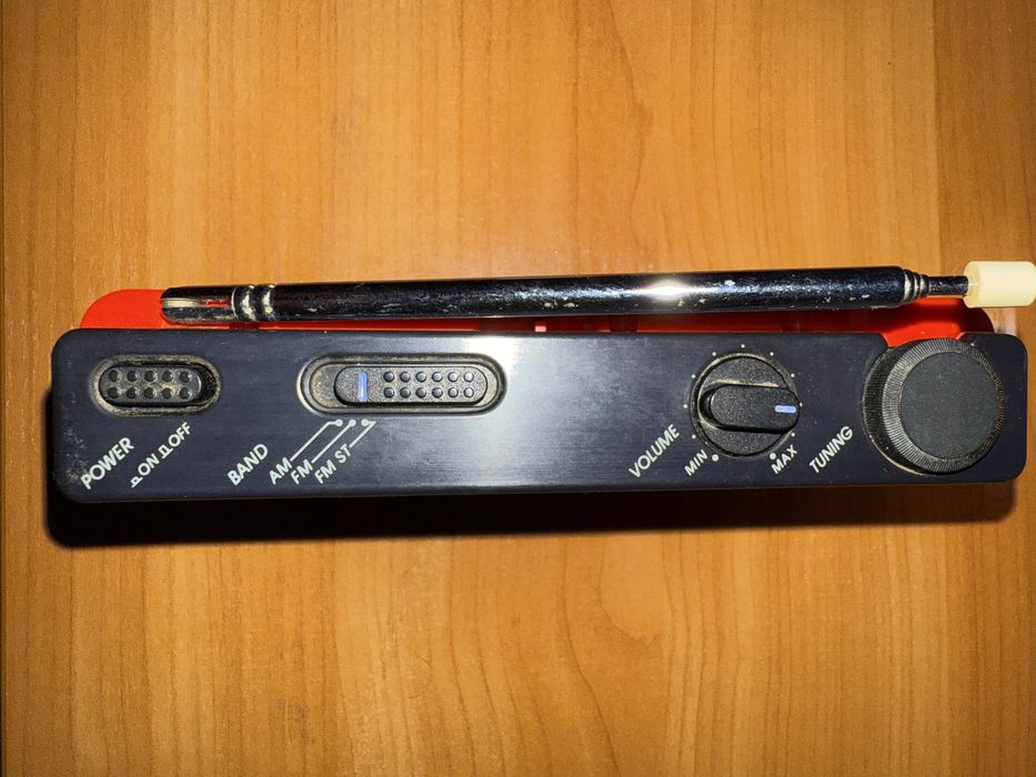 Редкий красного цвета AM/FM stereo приемник SONY CRF-45