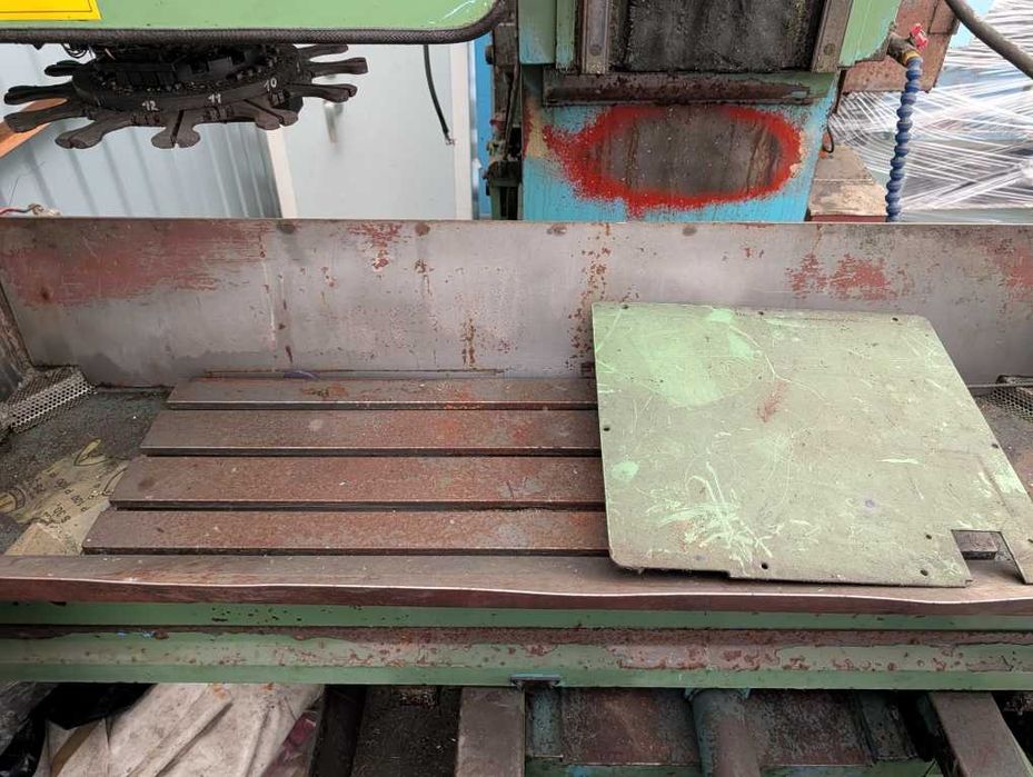 Frezarka CNC HURCO MB4