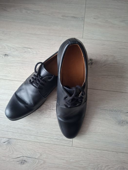 Buty półbuty eleganckie do garnituru.