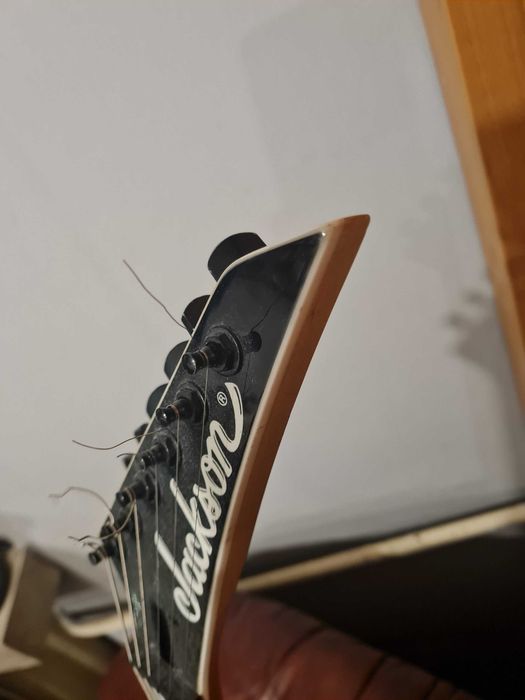 Jackson King V JS32T Black (Zebra Pickups version)