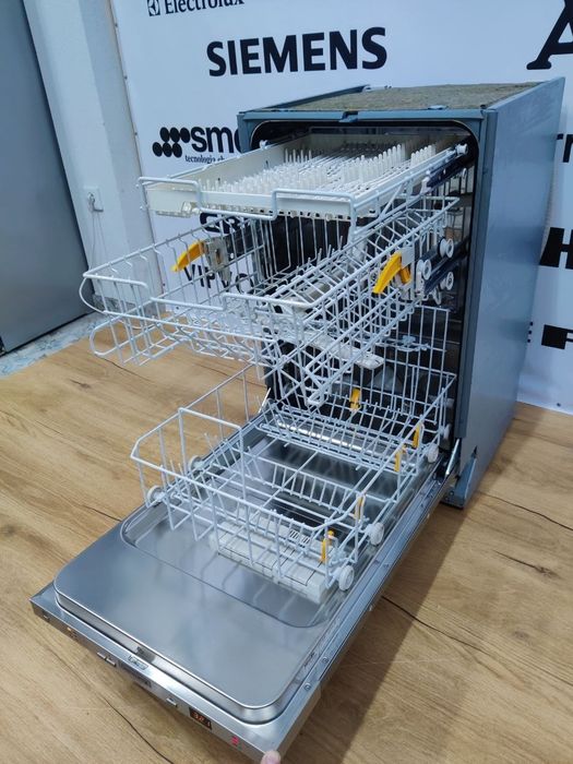 Вузька посудомийна машина VOLIA° G4680SCVi. Made in Germany. 45 cm. Відмінний стан. Німецька якість.
