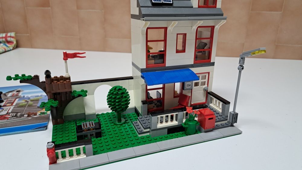 LEGO 8403 - City House