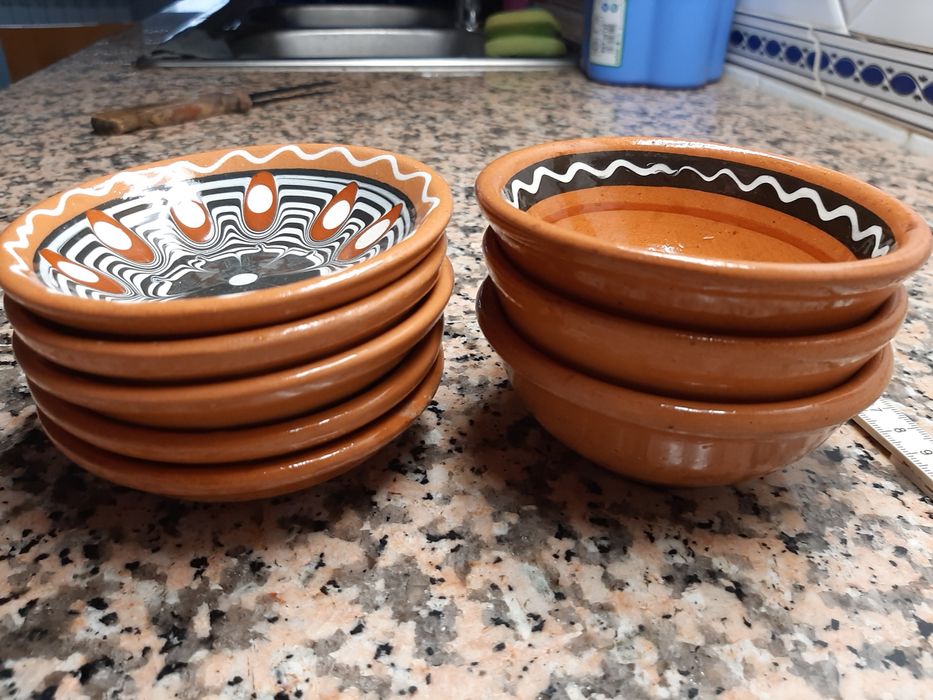 Tacinhas de cerâmica, cada