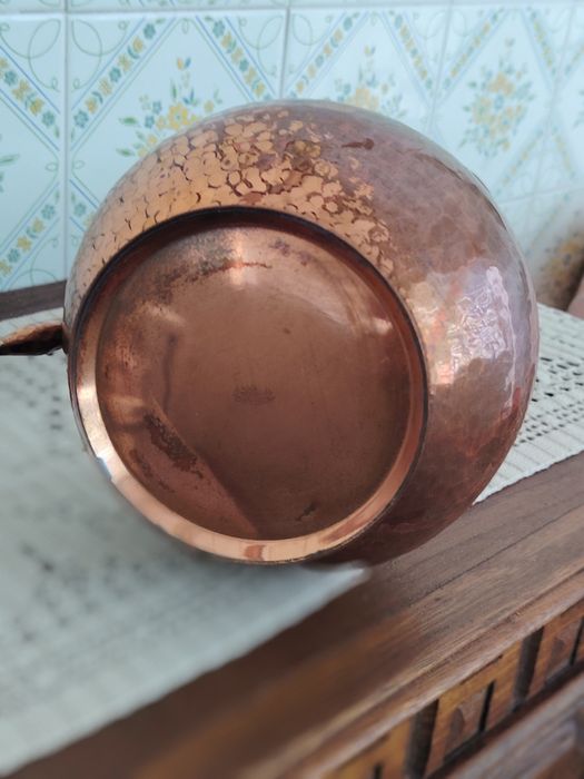 Jarra com Pega em Cobre Martelado