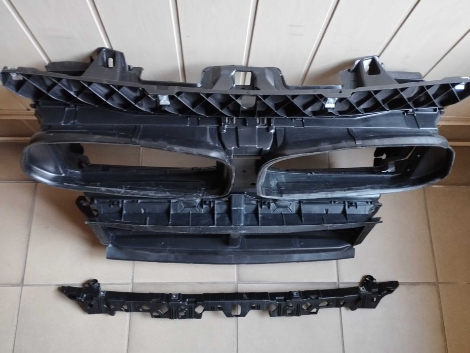 BMW X2 F39 Центральний воздуховод радіатора жалюзі 51748069176