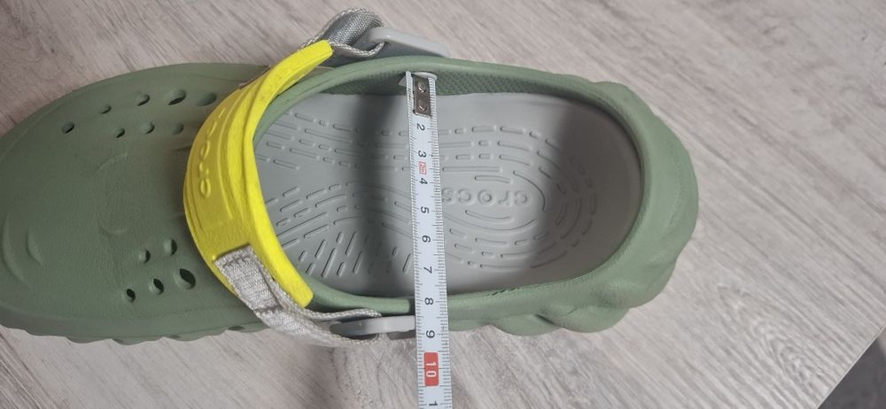 Продаю Crocs echo