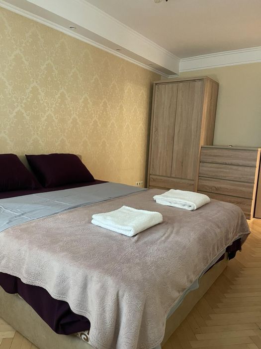 Посуточно.2х комнатная возле Гулливера бульвар Леси Украинки 9