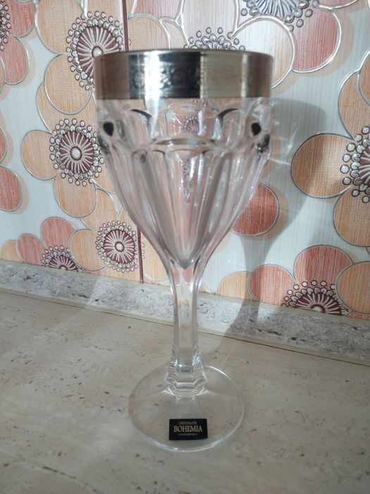 6 новых бокалов для вина Crystalite Bohemia 6×190 мг