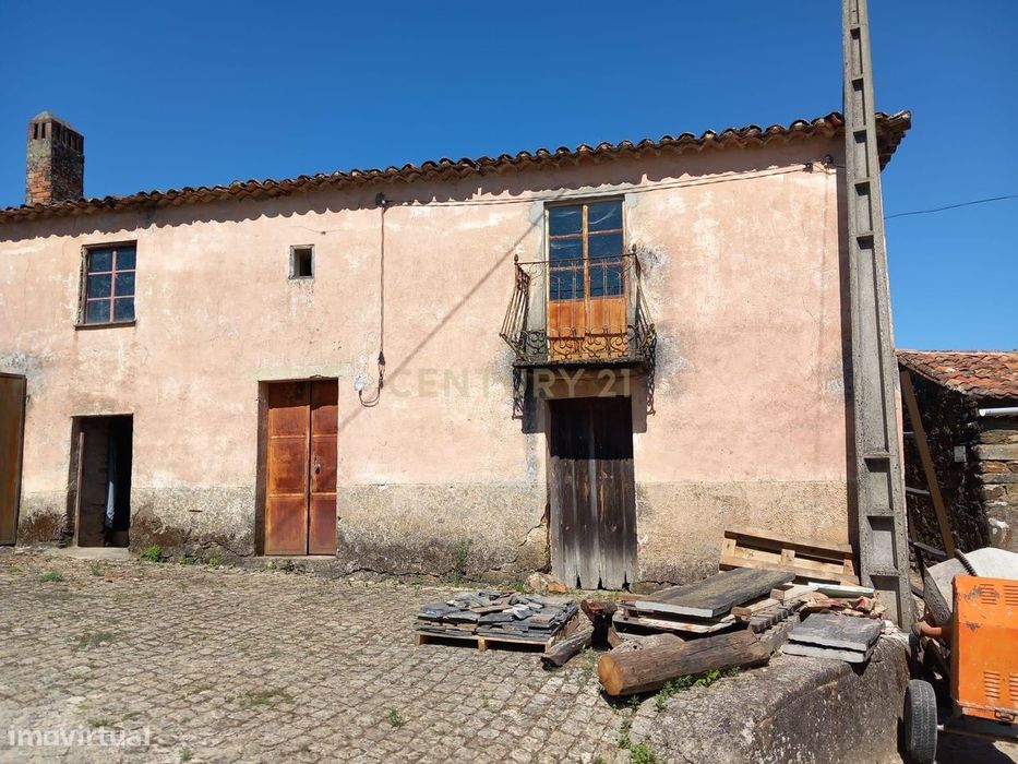 Moradia com terreno para reconstruir Roqueiro - Estreito — Cambas, Castelo Branco