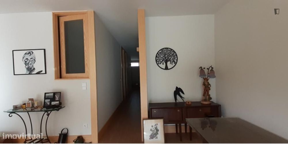 Quarto - localizado em Mafamude Porto