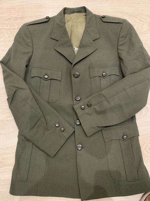 Casaco de fardamento militar