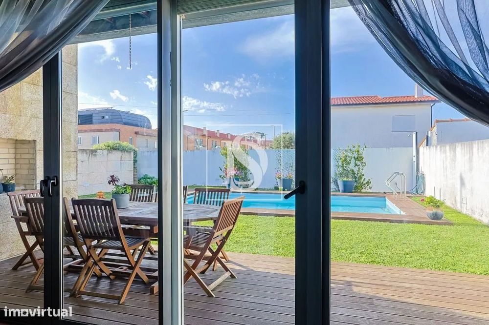 Moradia de Luxo, T4, com piscina e vista mar desde o terraço