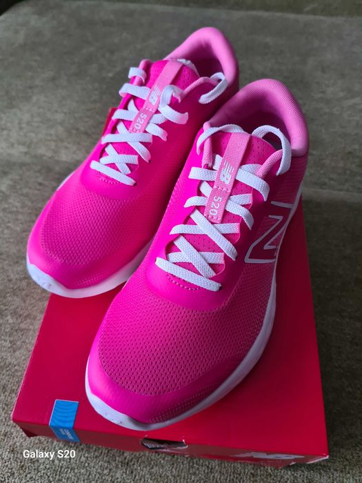 Nowe buty sportowe damskie  NB