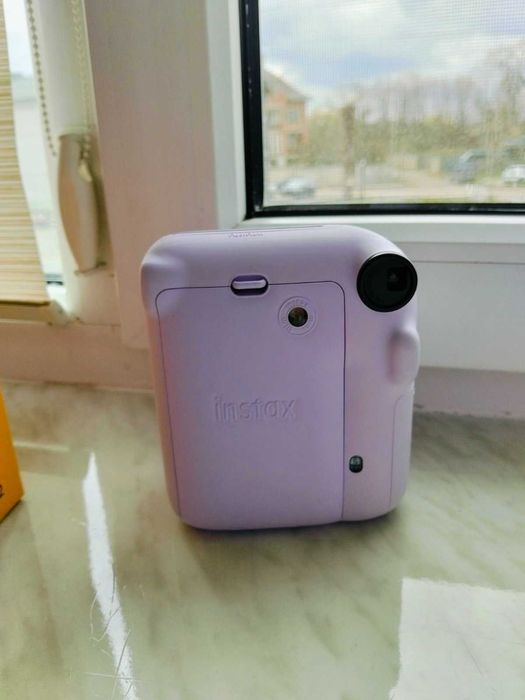 Фотоапарат instax