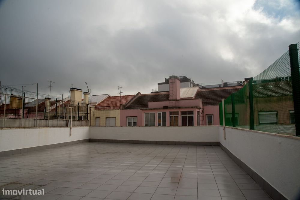 T2 com Terraço Grande, Garagem e Elevador