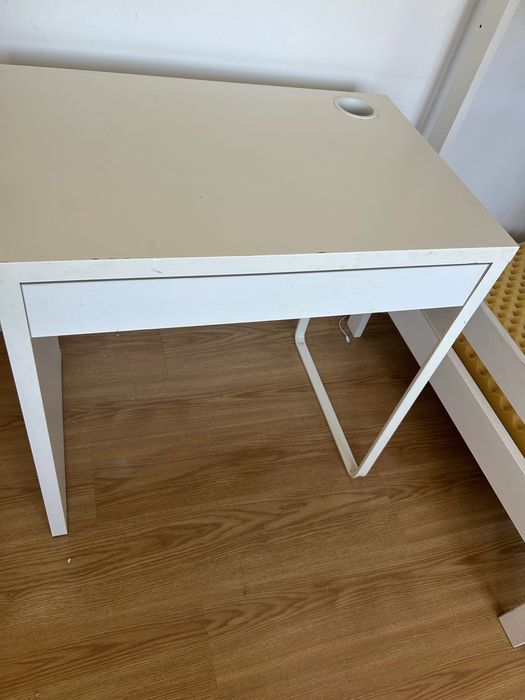 Secretária branca IKEA