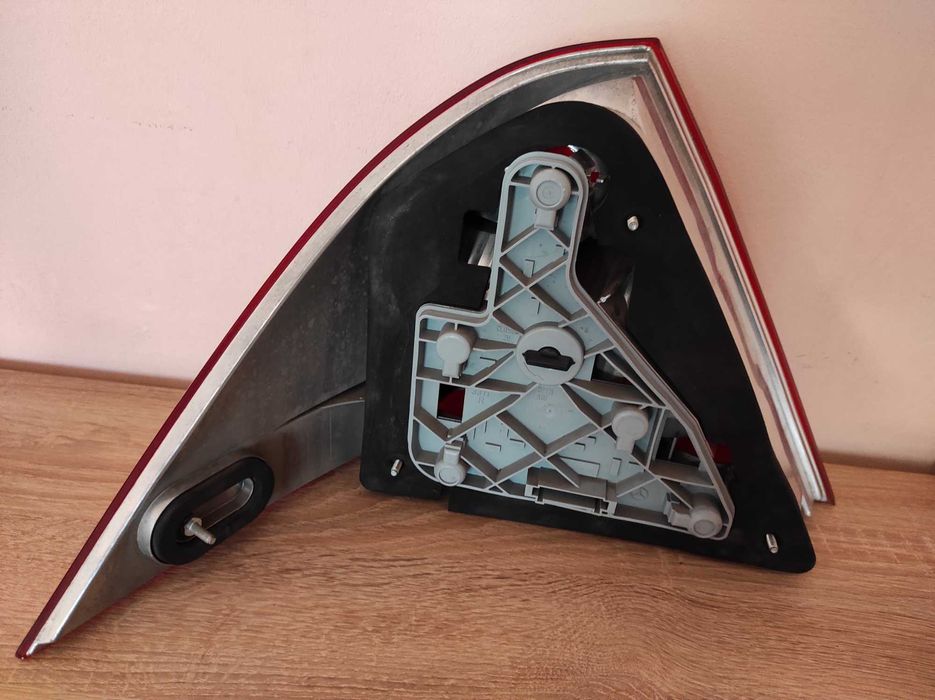 Lampa prawy tył Mercedes W203