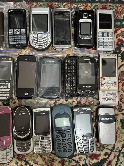 Лот Мобільних телефонів з Власної Колекції