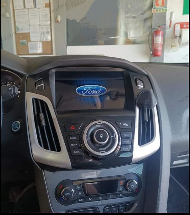 Rádio Android 14 com GPS Ford Focus MK3 (Novo)