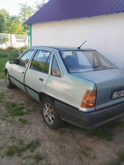 Машина Опель кадет