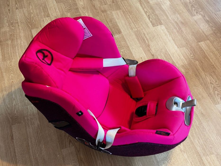 2 Foteliki z linii Cybex Platinium, Cloud Z i Sirona